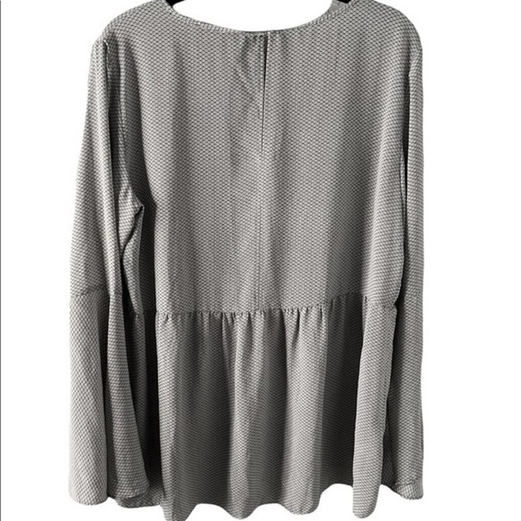 Loft women’s gray and white patterned bell sleeve high low blouse size medium - Picture 2 of 6